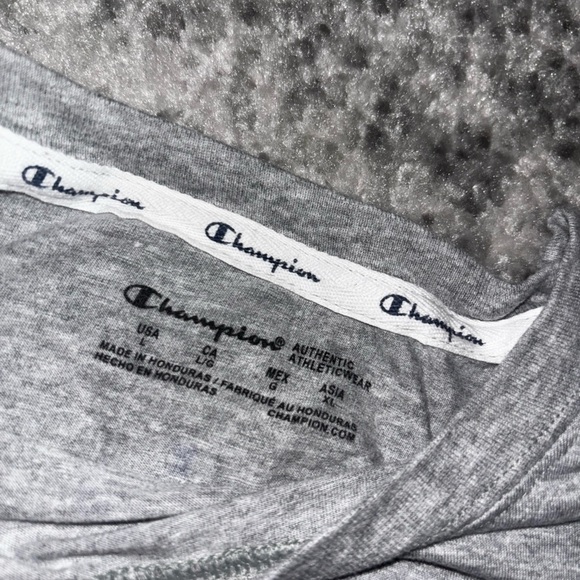 NWOT Champion Gray Logo Print Short Sleeve Cropped Top Size: Large never worn - Picture 3 of 3